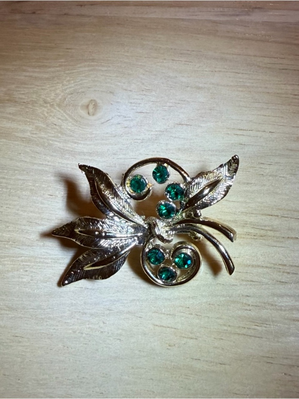 Vintage Gold-Tone Leaf Brooch with Emerald Green Stones